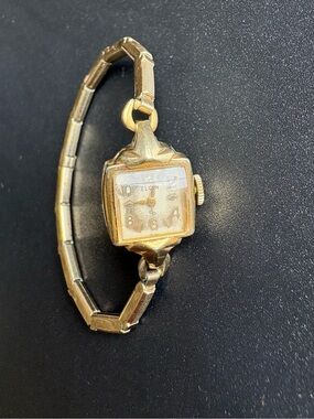 Elgin Women’s Vintage Dainty Gold Plated Vintage Bracelet Watch -